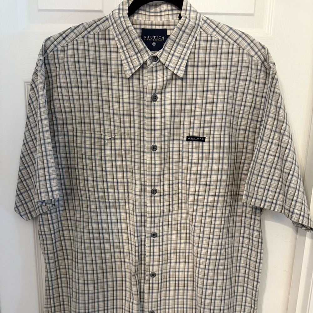 Nautica‎ men’s button down shirt . like new condition ships next biz day